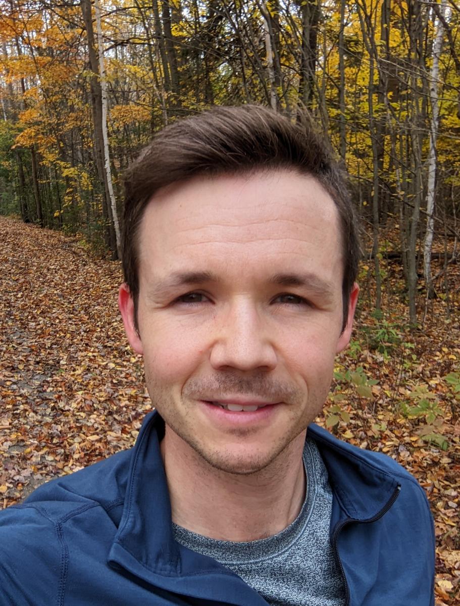 A headshot photo of Spencer